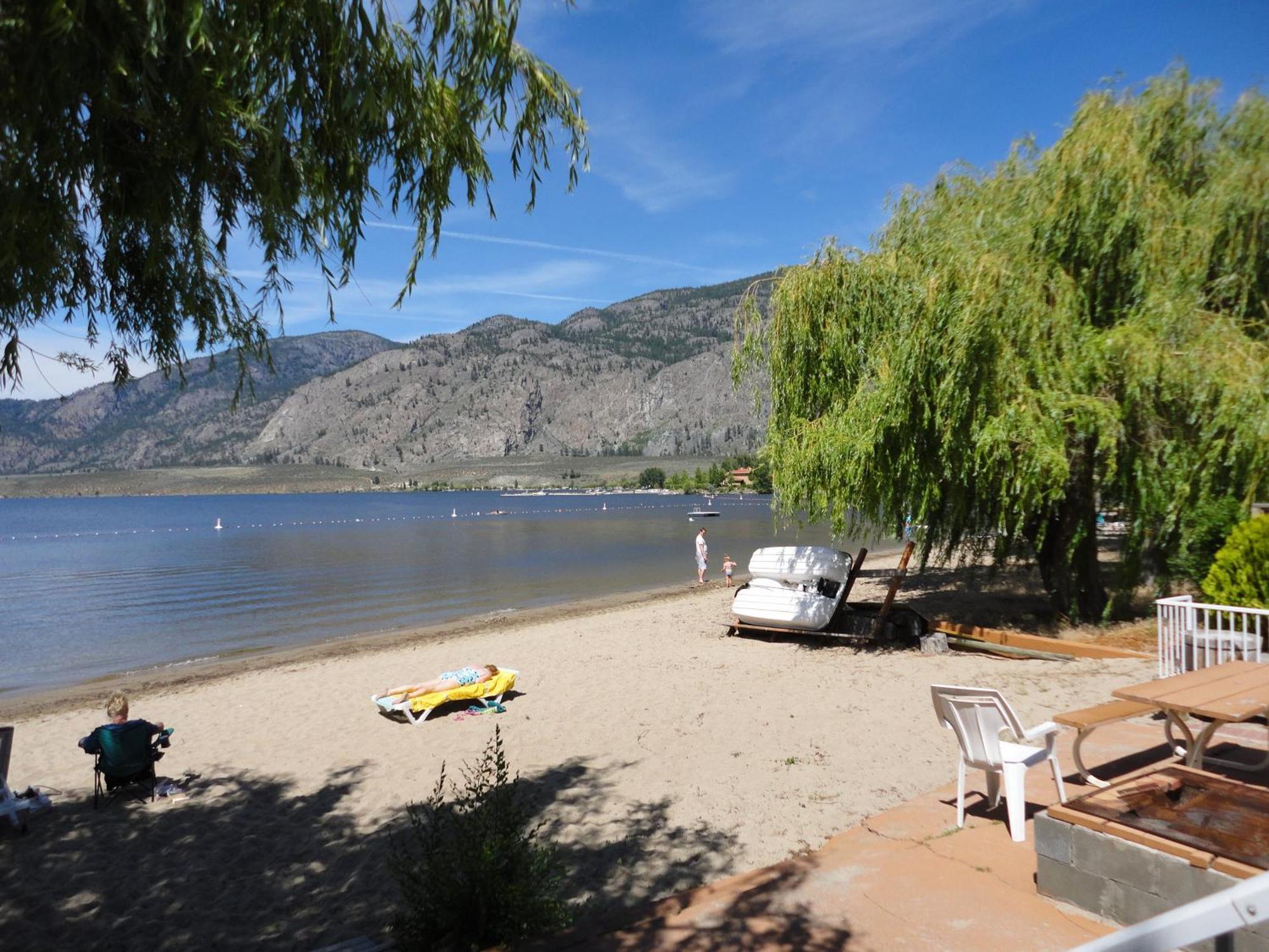 Bella Villa Resort Motel Osoyoos Exteriör bild